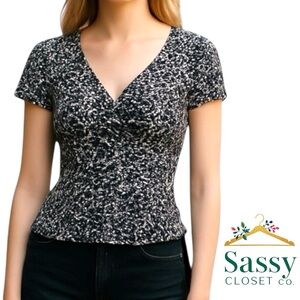 ANN TAYLOR Petite Blouse – Black & White, Cap Sleeve, Office-Ready